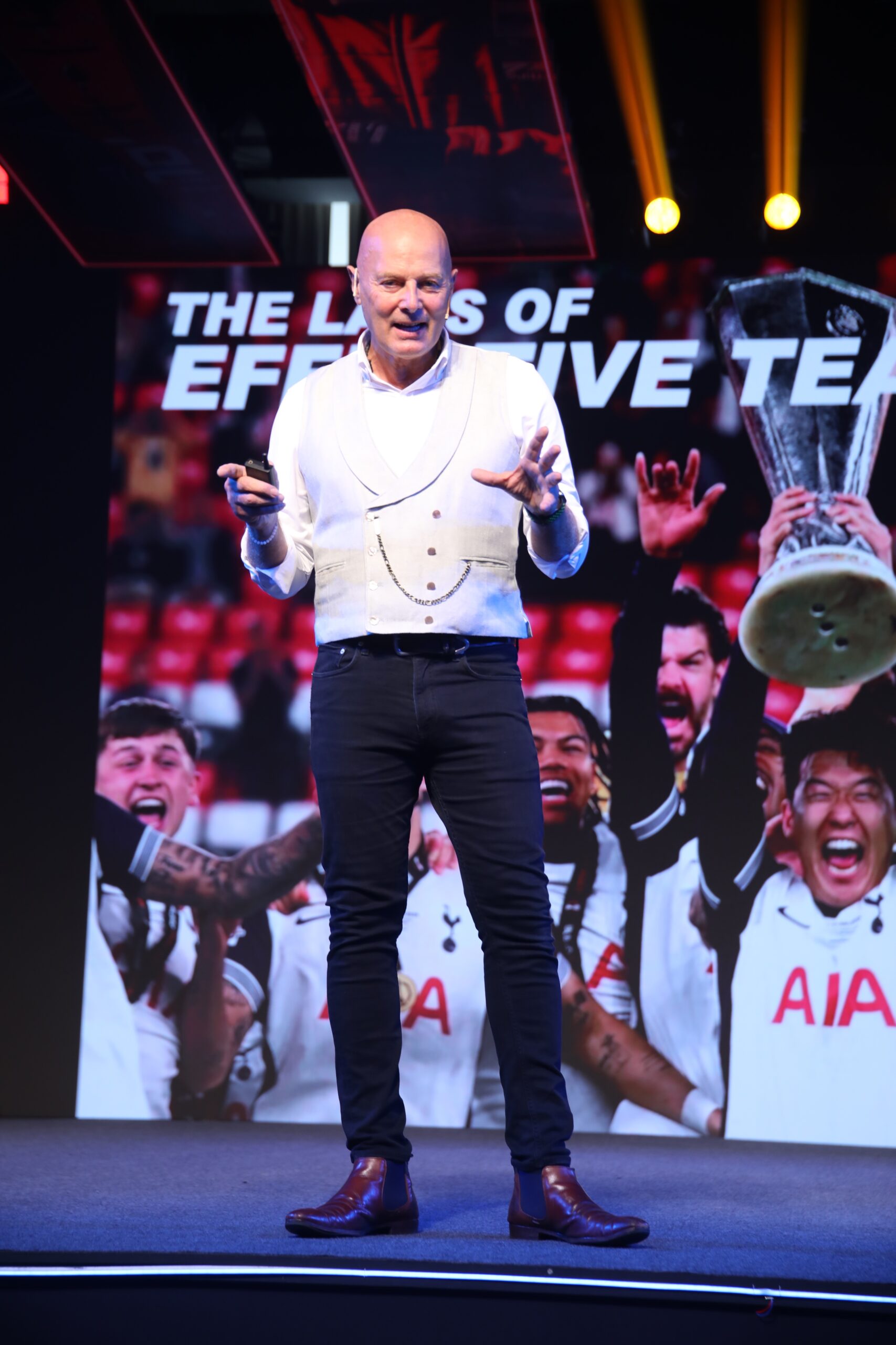 Keynote speaker Roberto Forzoni delivering a talk on teamwork and resilience